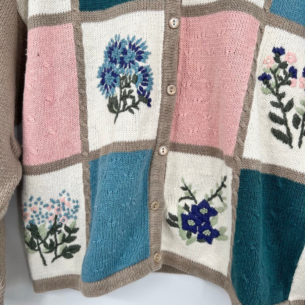 Vintage Paul Harris Designs Color Block Floral Embroidered
Button Sweater large - Picture 4 of 7